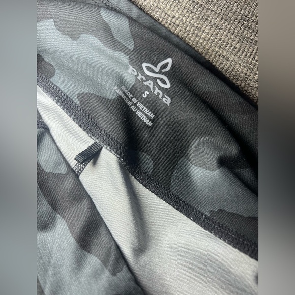 prAna Electa Legging Pants Womens Size Small Black Camo w/Pockets - Picture 4 of 6